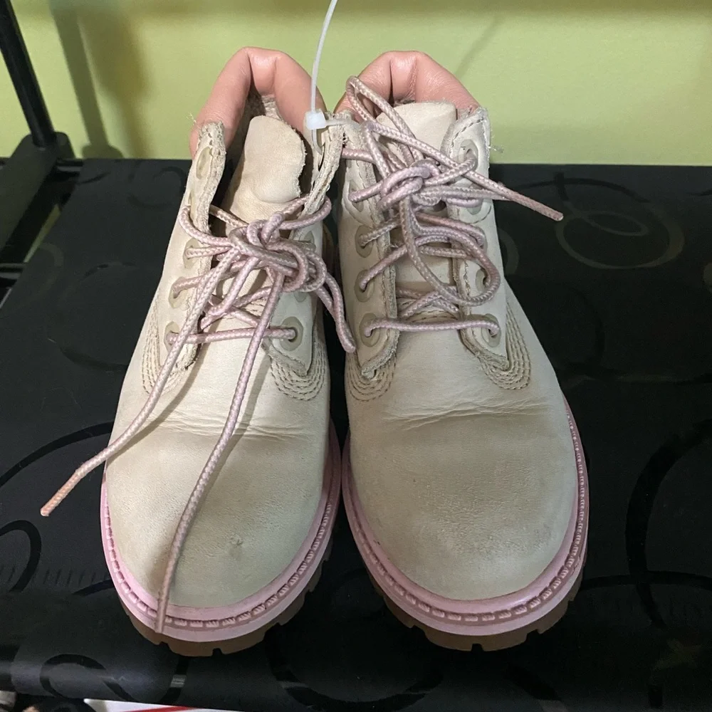Girls Timberland Boots - Picture 2 of 6